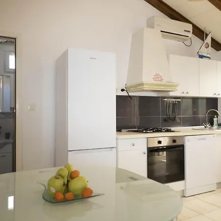 M&T Apartment Supetar Exterior photo